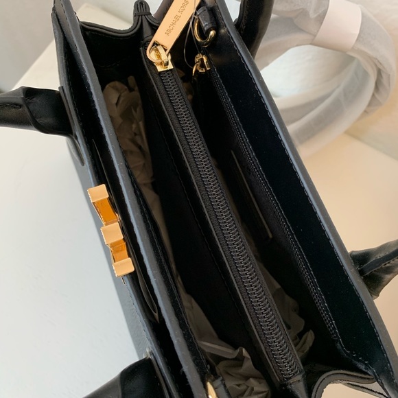 Michael Kors Montgomery MD Messenger - Picture 5 of 7